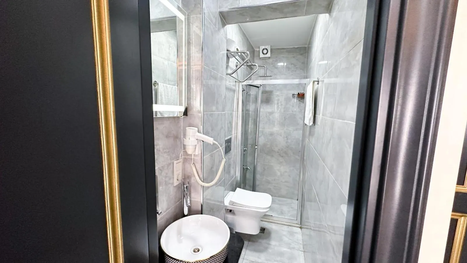 **  Dnz Taxim Feridiye Hotel Istanbul Türkei